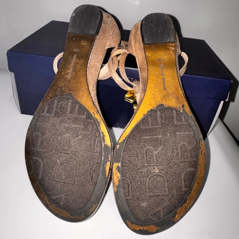 Adrienne Vittadini Shimmer Lizard Print Jeweled Thong Wedge Sandals 7.5 w‎ box